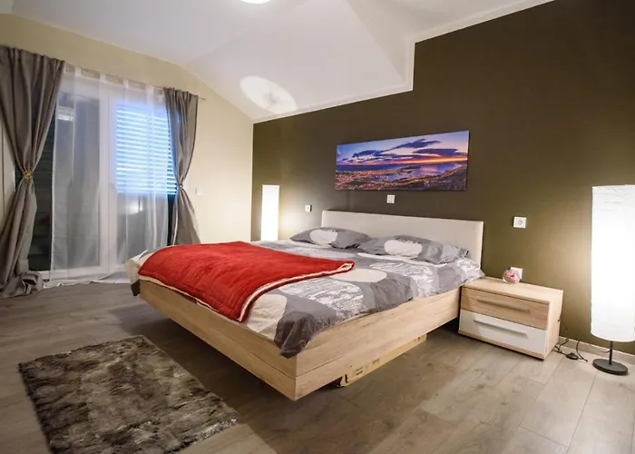 别墅 Near Split With Private Pool & Garden