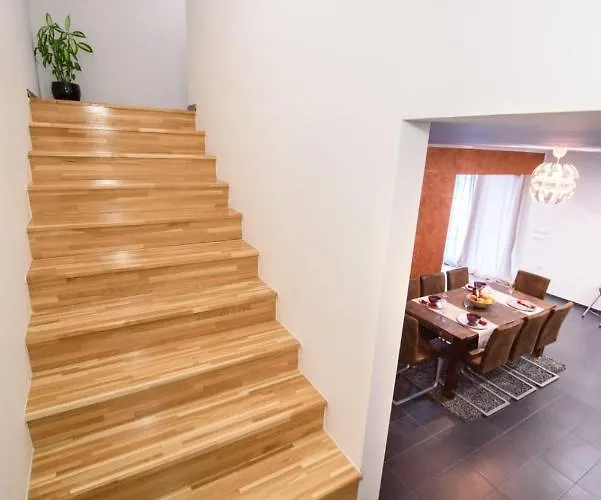 别墅 Near Split With Private Pool & Garden