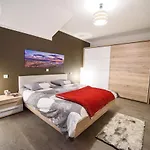 Near Split With Private Pool & Garden *