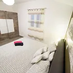 Near Split With Private Pool & Garden